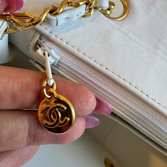 CHANEL Vintage 1-Series 1990s White Lambskin Quilted Flap Bag Gold CC Lock GHW!! - Picture 10 of 17